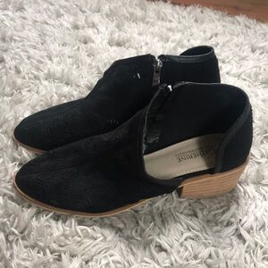 Catherine Malandrino sz 6.5 zip closure booties.